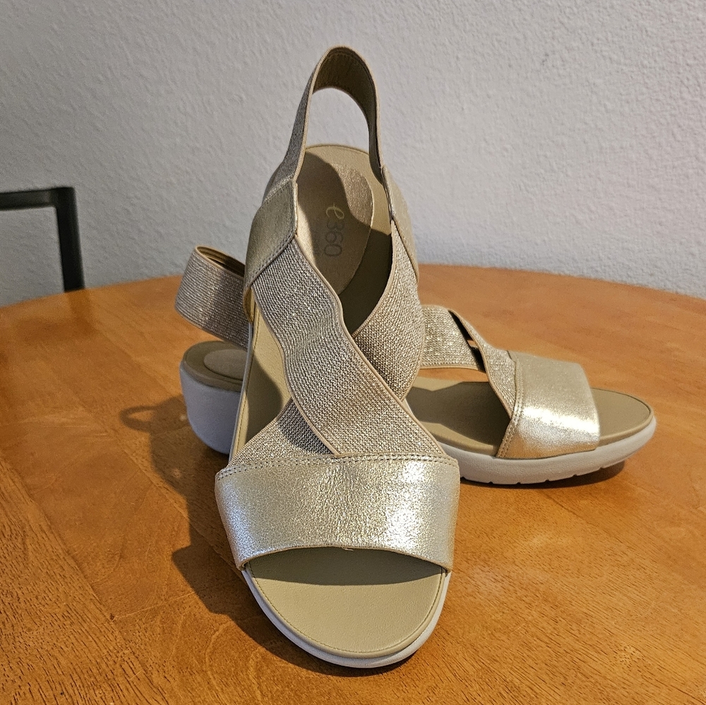 Worn Once - EASY SPIRIT E360 -  Cute Strappy Comfort Sandals - Gold - Size 9.5